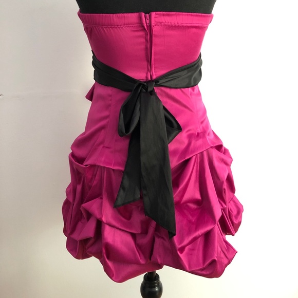 Short fuchsia dress! - Picture 2 of 3